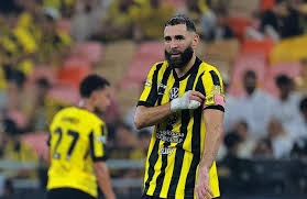 多队调整轮换策略应对密集赛程