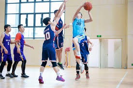 国乒多人香港街头行！王曼昱大笑露齿：8连胜张本美和国乒唯一