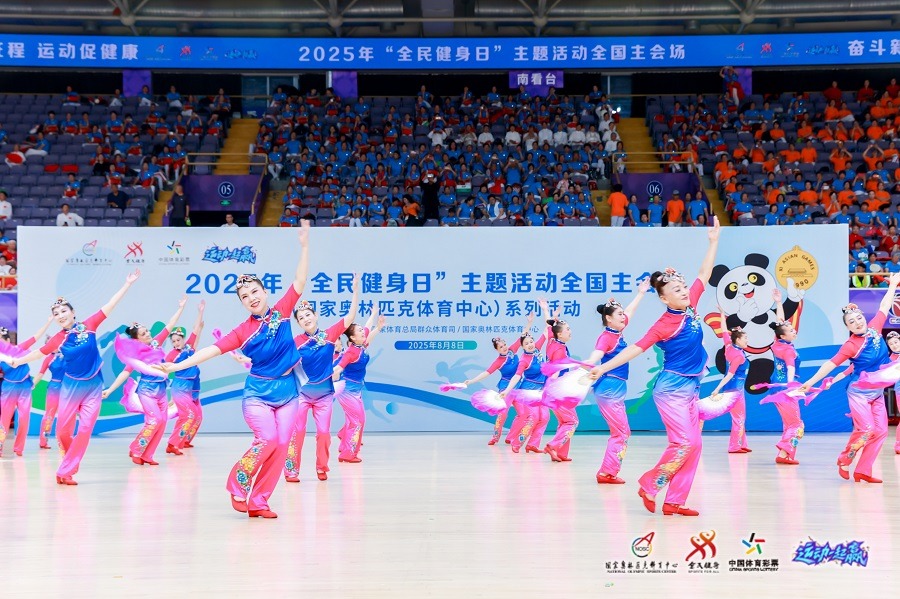 《元梦之星》X《蜡笔小新》联动时装今日正式上线